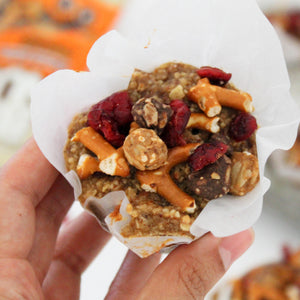 KILO Clusters Mix de Pretzel, Chocolate, Crema de Cacahuate y Arándanos